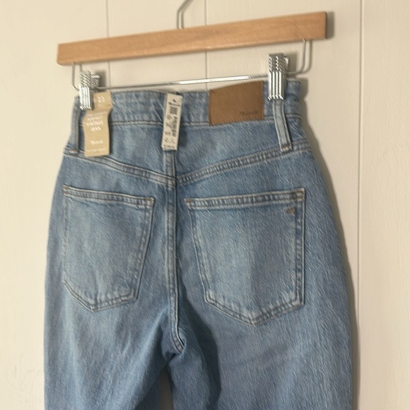 Madewell New Curvy Perfect Vintage Jean Jeans in Coney Wash Destroyed Edition 23 - Picture 5 of 11